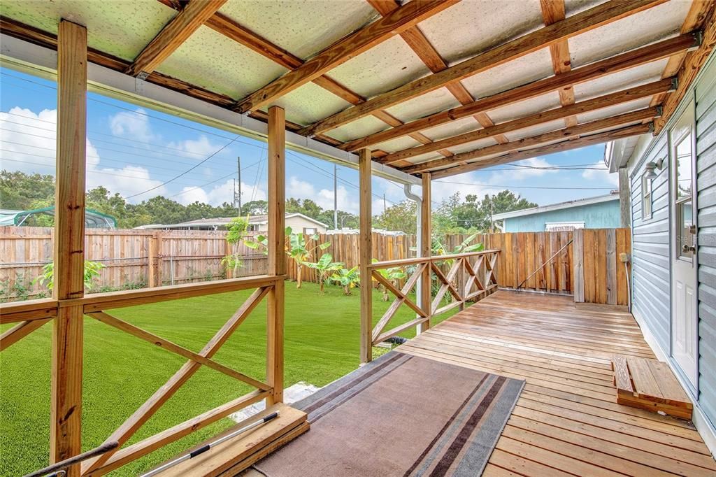 For Sale: $185,000 (2 beds, 1 baths, 744 Square Feet)