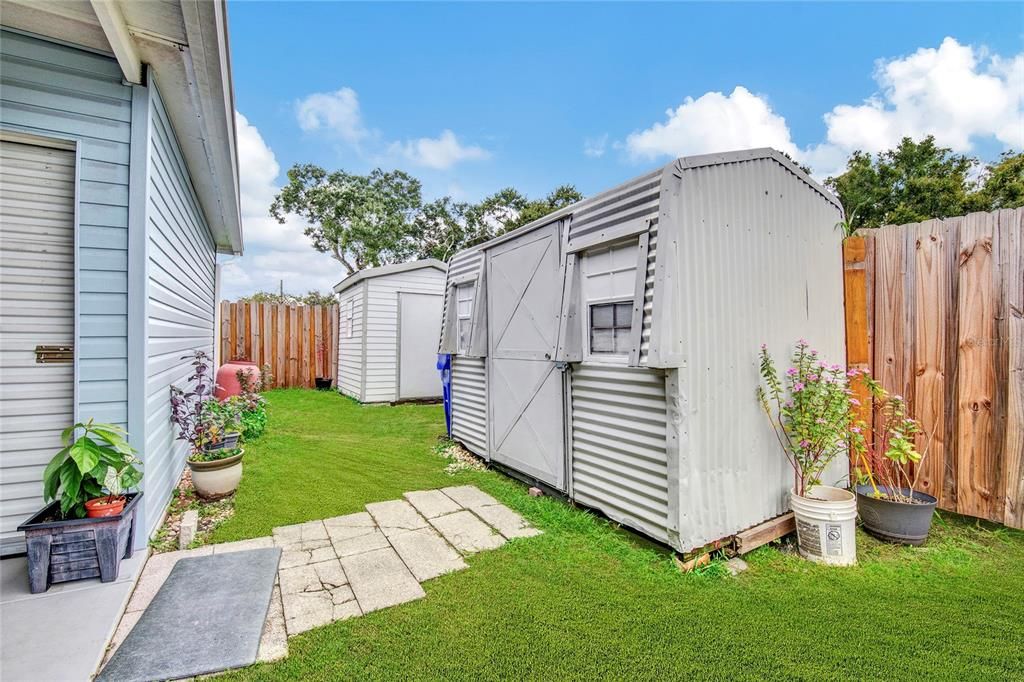 For Sale: $185,000 (2 beds, 1 baths, 744 Square Feet)