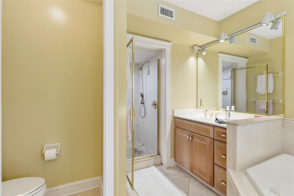 На продажу: $659,900 (4 спален, 4 ванн, 2192 Квадратных фут)