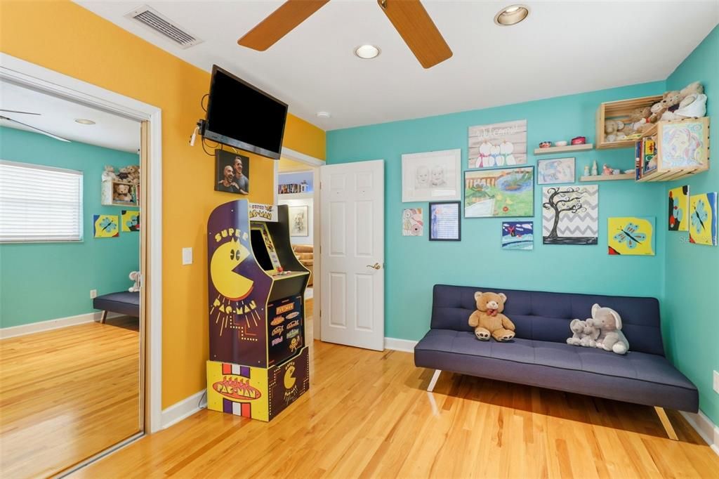 На продажу: $659,900 (4 спален, 4 ванн, 2192 Квадратных фут)