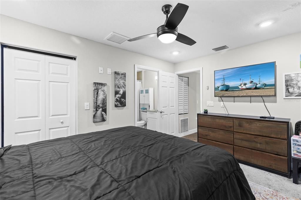 For Sale: $389,900 (3 beds, 2 baths, 1361 Square Feet)