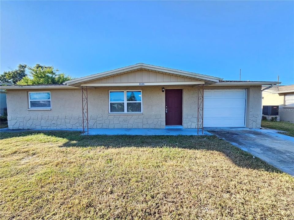 Recently Rented: $1,450 (2 beds, 1 baths, 972 Square Feet)