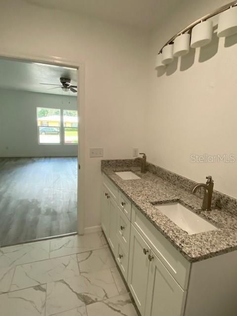 En Venta: $330,000 (3 camas, 2 baños, 1870 Pies cuadrados)