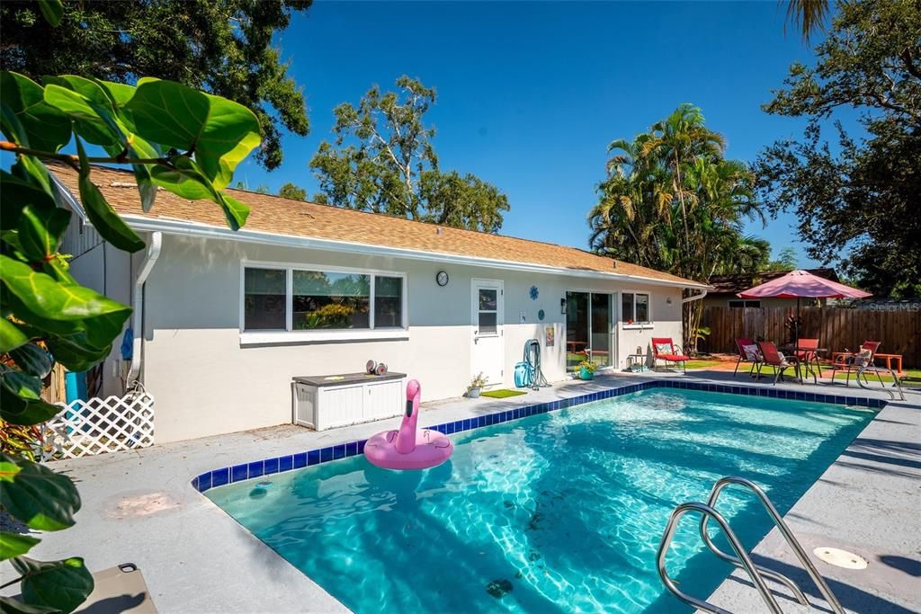 合同活跃: $564,900 (3 贝兹, 2 浴室, 1397 平方英尺)