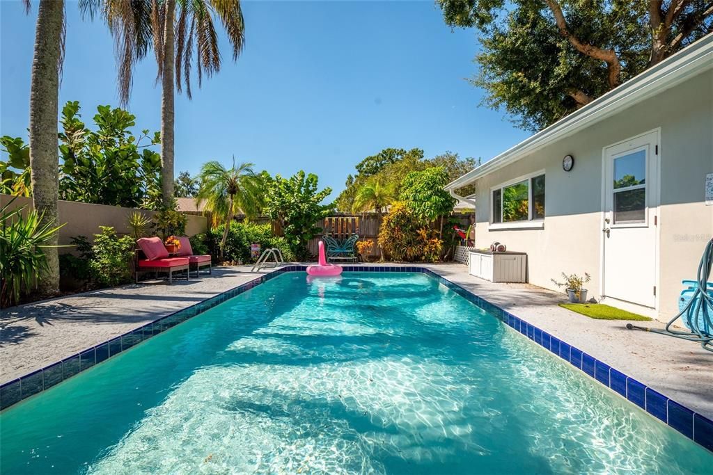 合同活跃: $564,900 (3 贝兹, 2 浴室, 1397 平方英尺)