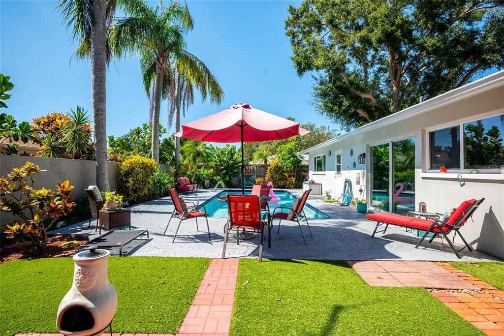 合同活跃: $564,900 (3 贝兹, 2 浴室, 1397 平方英尺)