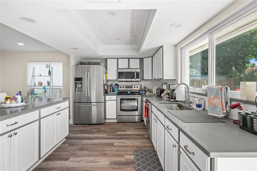 合同活跃: $564,900 (3 贝兹, 2 浴室, 1397 平方英尺)