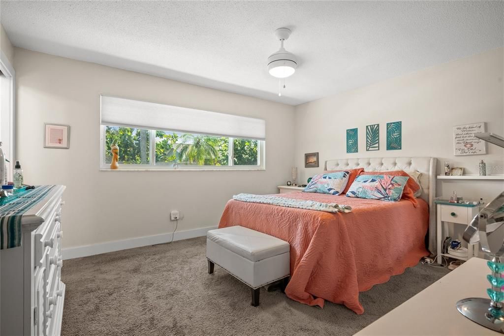 合同活跃: $564,900 (3 贝兹, 2 浴室, 1397 平方英尺)