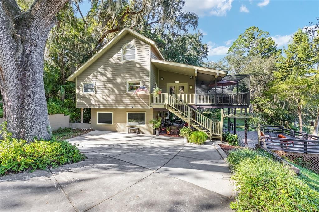 Active With Contract: $1,160,000 (4 beds, 3 baths, 2572 Square Feet)