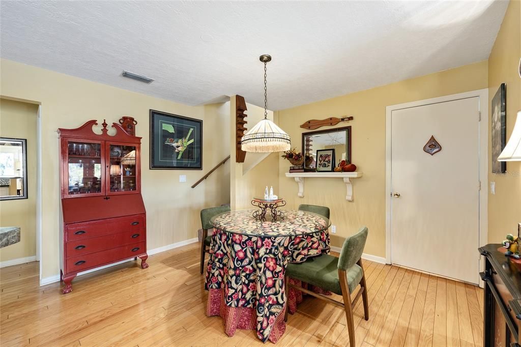 Active With Contract: $1,160,000 (4 beds, 3 baths, 2572 Square Feet)