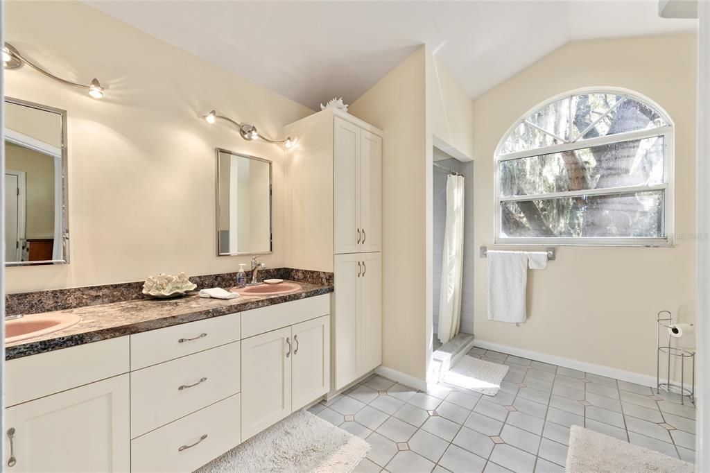 Active With Contract: $1,160,000 (4 beds, 3 baths, 2572 Square Feet)