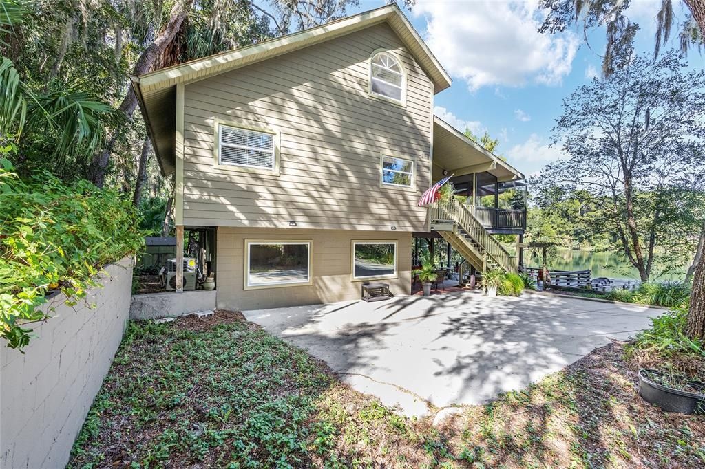 Active With Contract: $1,160,000 (4 beds, 3 baths, 2572 Square Feet)