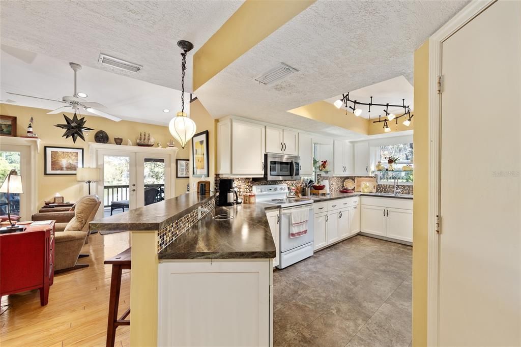 Active With Contract: $1,160,000 (4 beds, 3 baths, 2572 Square Feet)