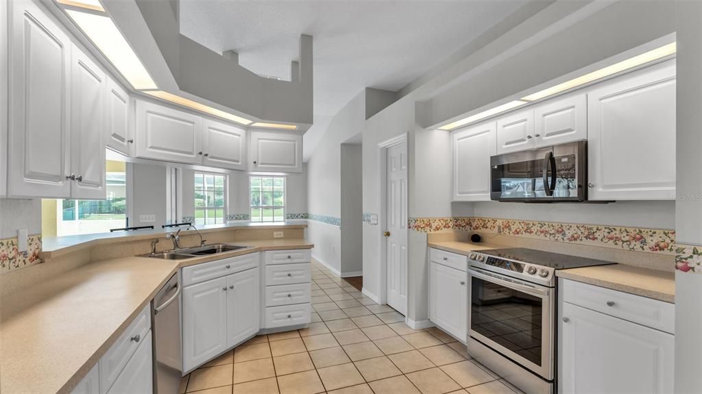 For Sale: $455,000 (4 beds, 2 baths, 2211 Square Feet)