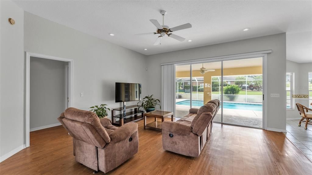 For Sale: $455,000 (4 beds, 2 baths, 2211 Square Feet)