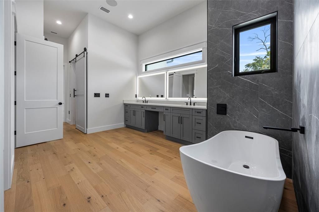 For Rent: $22,000 (5 beds, 5 baths, 5096 Square Feet)