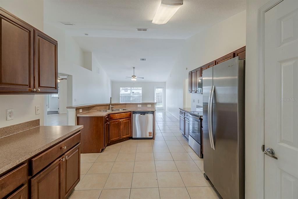 Active With Contract: $384,900 (3 beds, 3 baths, 2434 Square Feet)