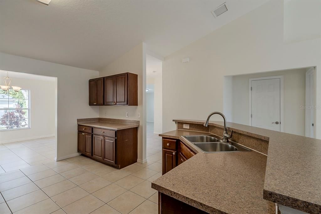 Active With Contract: $384,900 (3 beds, 3 baths, 2434 Square Feet)