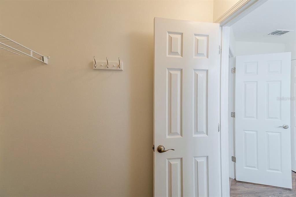 Active With Contract: $384,900 (3 beds, 3 baths, 2434 Square Feet)