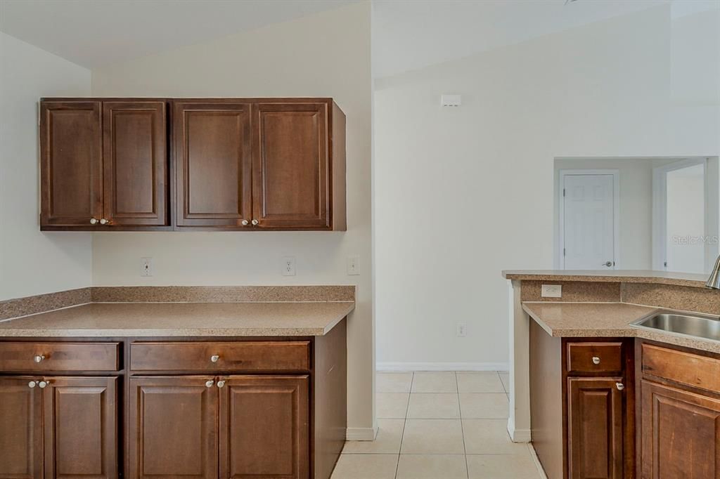 Active With Contract: $384,900 (3 beds, 3 baths, 2434 Square Feet)