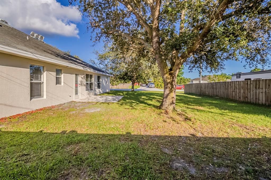 Active With Contract: $384,900 (3 beds, 3 baths, 2434 Square Feet)