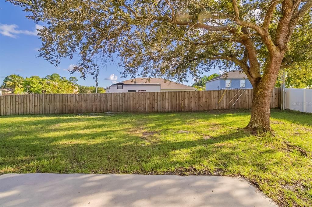 Active With Contract: $384,900 (3 beds, 3 baths, 2434 Square Feet)