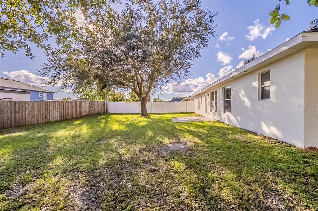 Active With Contract: $384,900 (3 beds, 3 baths, 2434 Square Feet)
