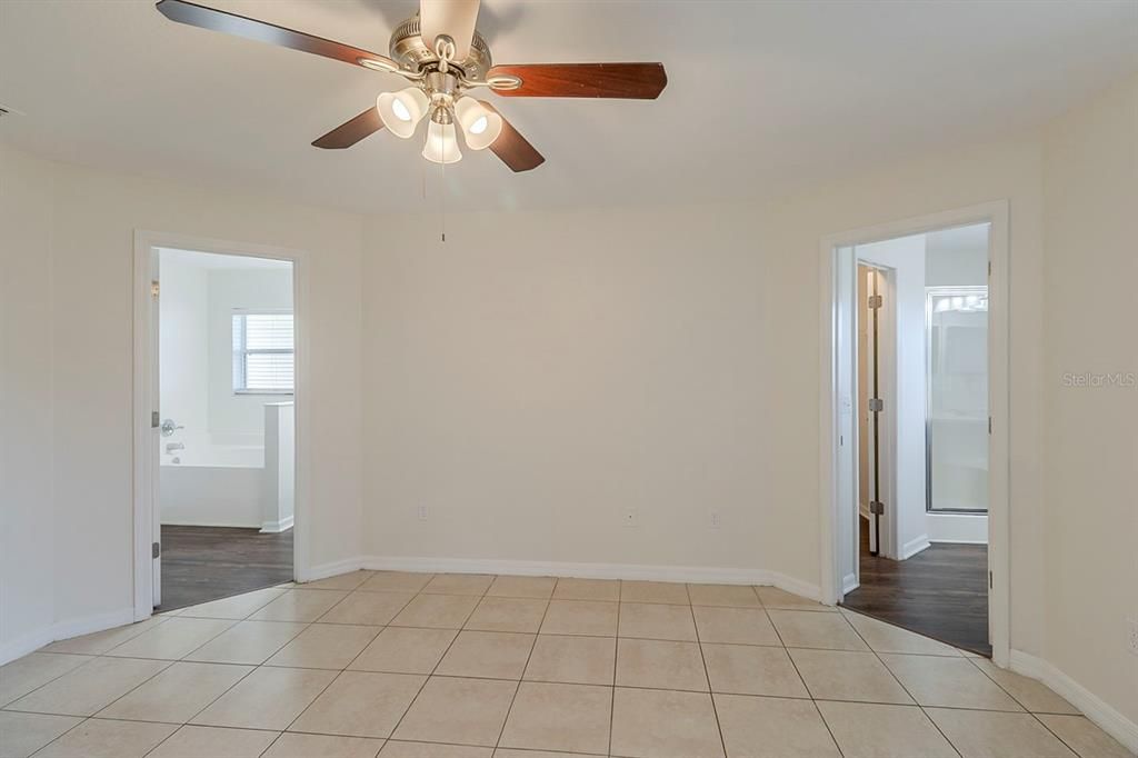 Active With Contract: $384,900 (3 beds, 3 baths, 2434 Square Feet)