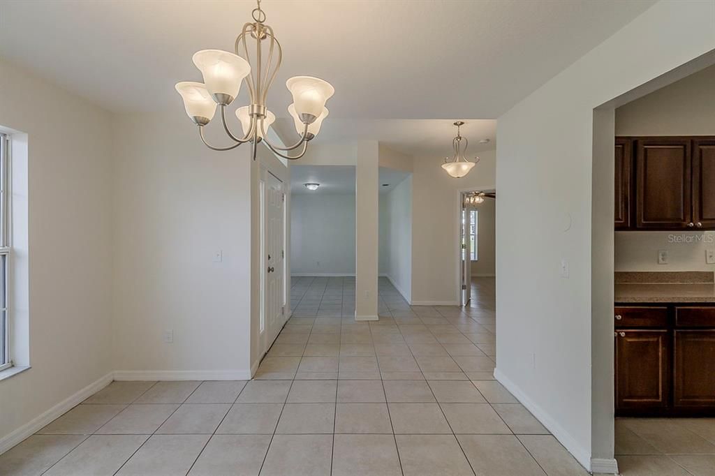 Active With Contract: $384,900 (3 beds, 3 baths, 2434 Square Feet)