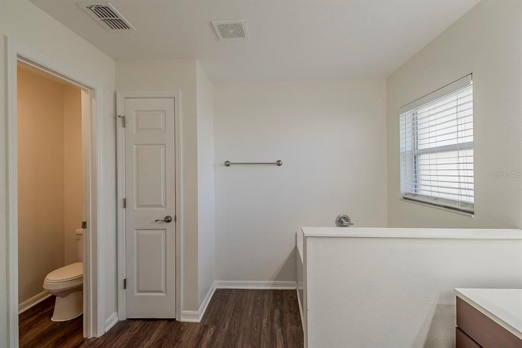 Active With Contract: $384,900 (3 beds, 3 baths, 2434 Square Feet)