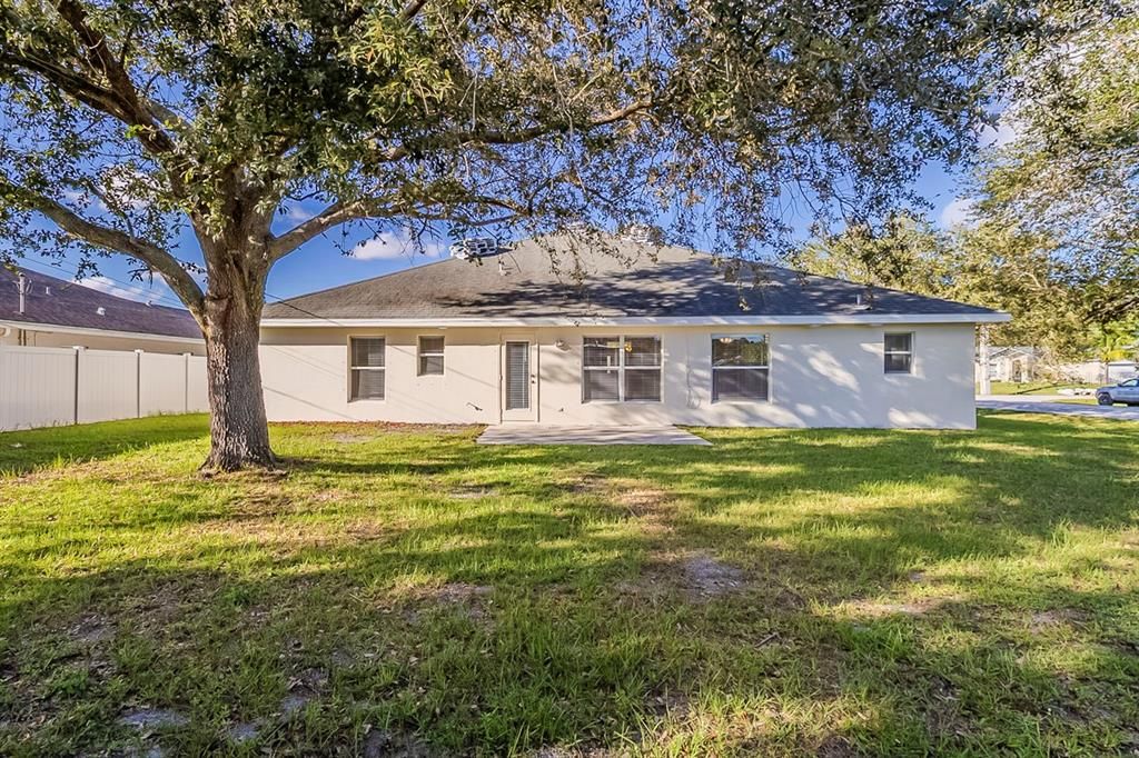 Active With Contract: $384,900 (3 beds, 3 baths, 2434 Square Feet)