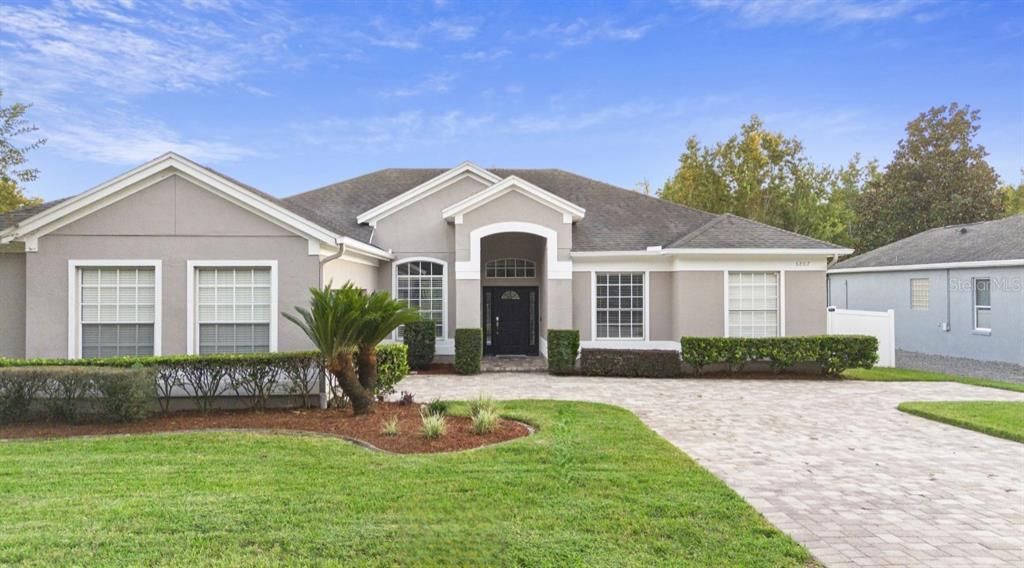 For Sale: $585,000 (3 beds, 3 baths, 2368 Square Feet)