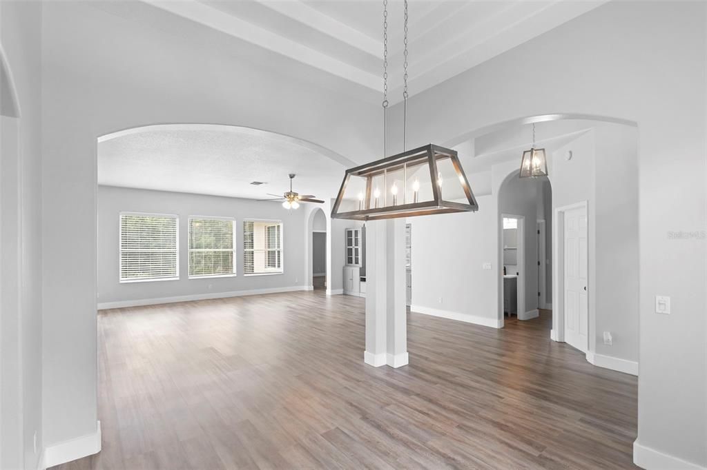 For Sale: $585,000 (3 beds, 3 baths, 2368 Square Feet)