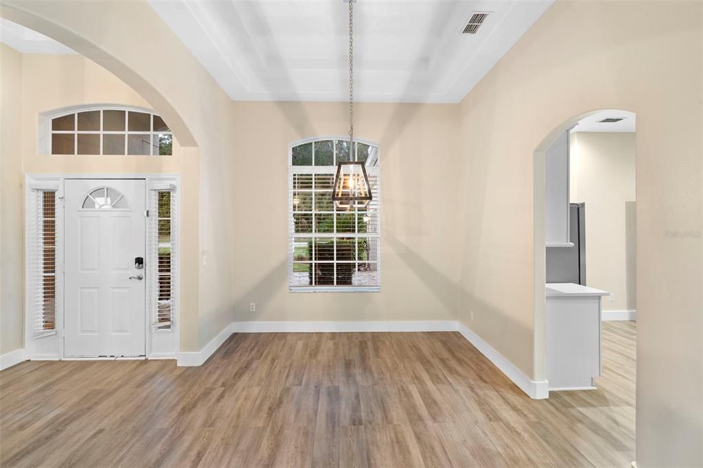 For Sale: $585,000 (3 beds, 3 baths, 2368 Square Feet)