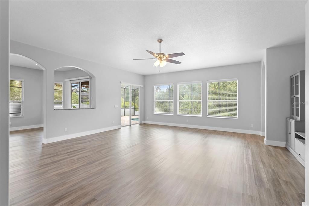 For Sale: $585,000 (3 beds, 3 baths, 2368 Square Feet)