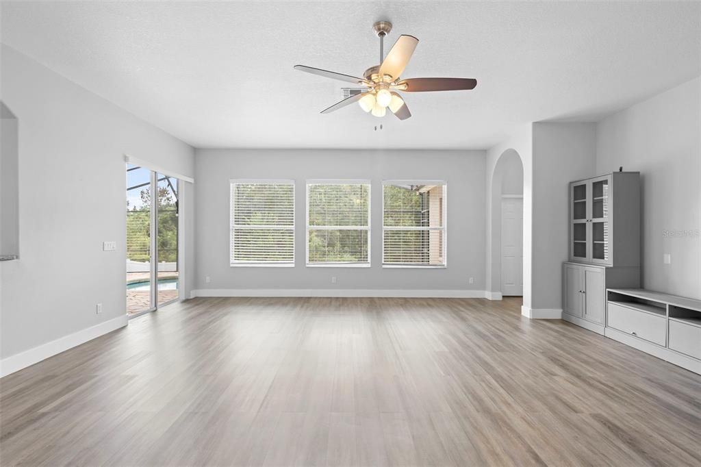 For Sale: $585,000 (3 beds, 3 baths, 2368 Square Feet)