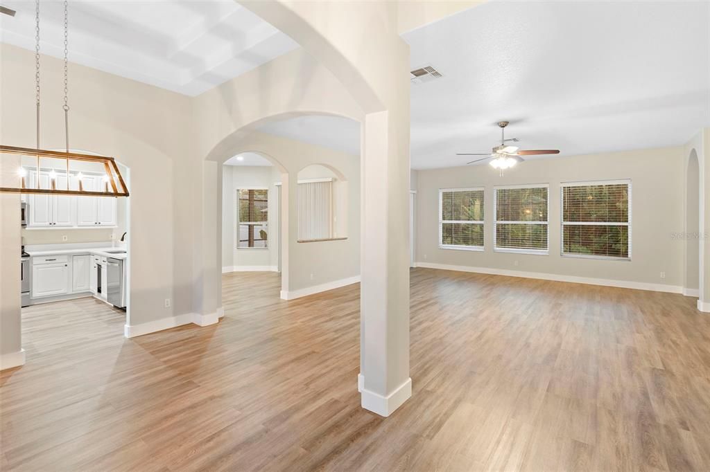 For Sale: $585,000 (3 beds, 3 baths, 2368 Square Feet)