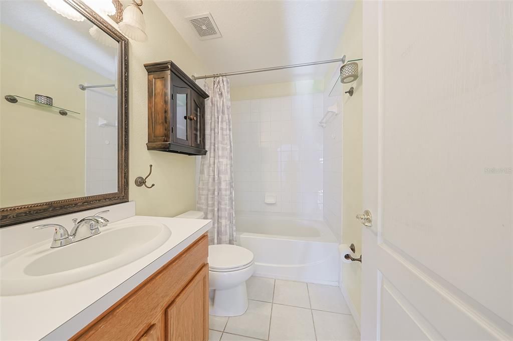 For Sale: $215,000 (2 beds, 2 baths, 1360 Square Feet)