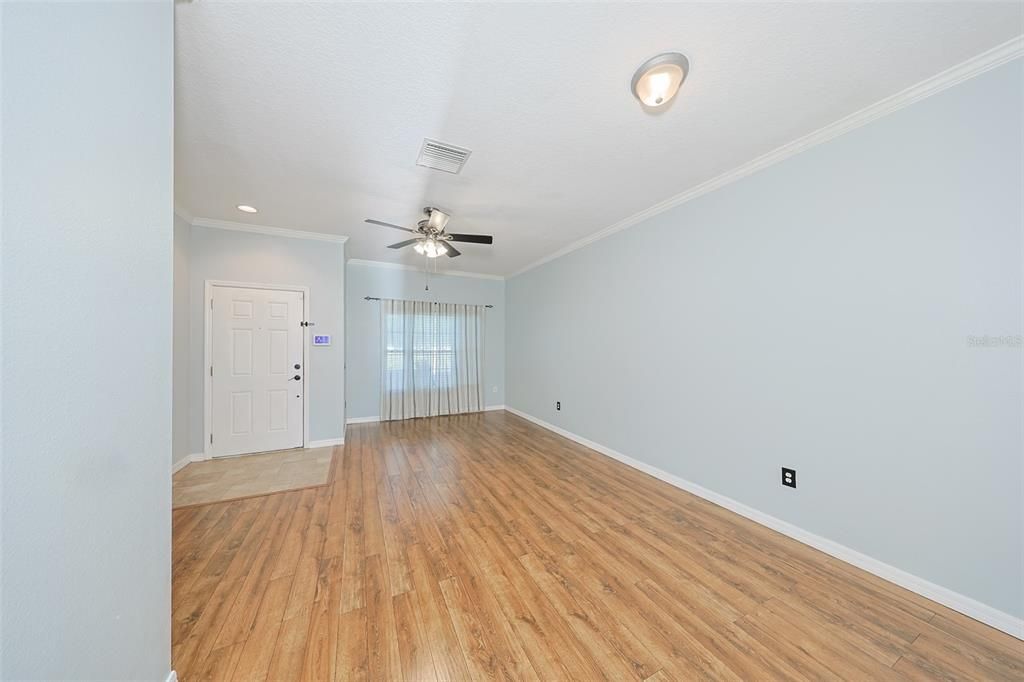 For Sale: $215,000 (2 beds, 2 baths, 1360 Square Feet)