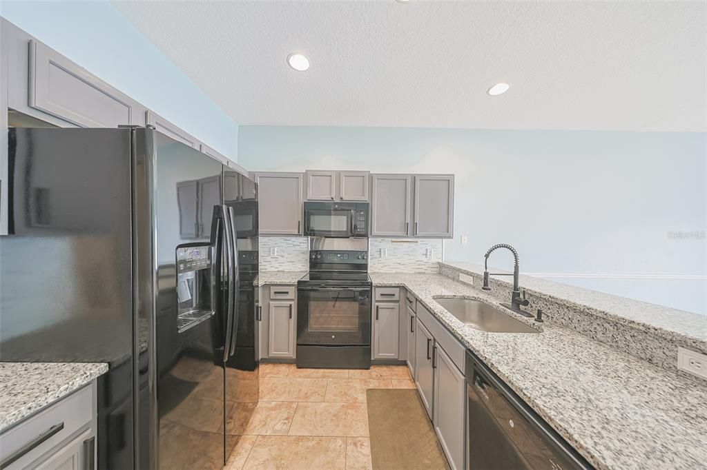 For Sale: $215,000 (2 beds, 2 baths, 1360 Square Feet)