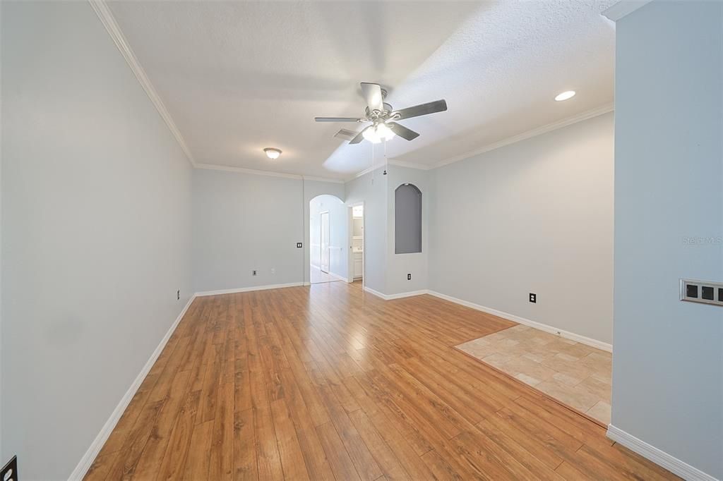 For Sale: $215,000 (2 beds, 2 baths, 1360 Square Feet)