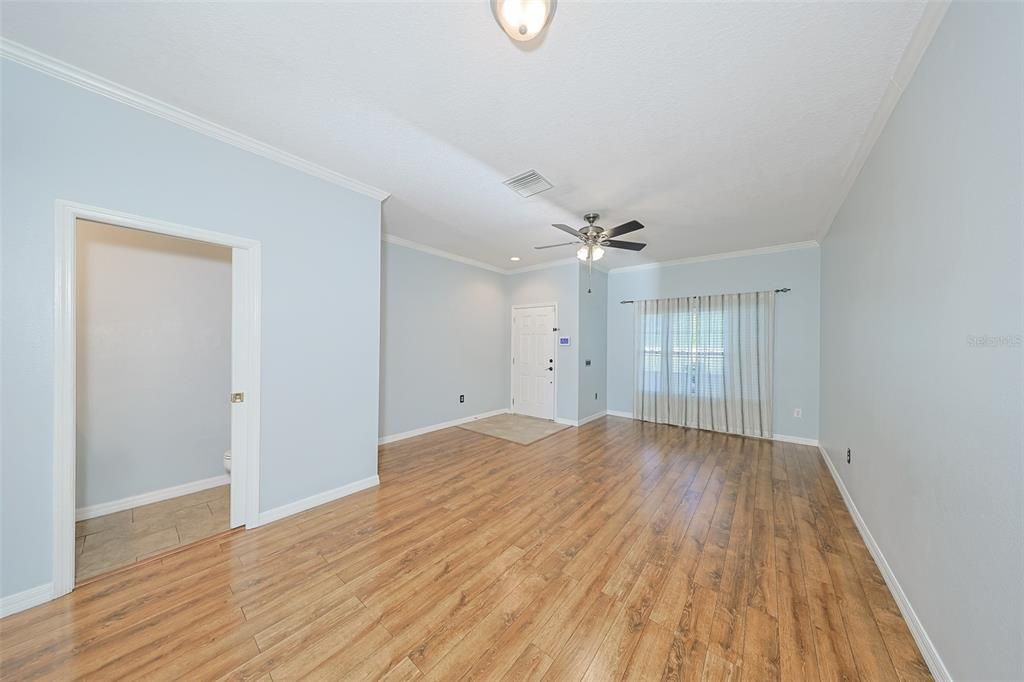 For Sale: $215,000 (2 beds, 2 baths, 1360 Square Feet)