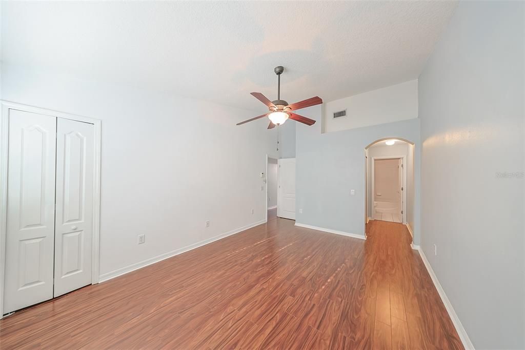 For Sale: $215,000 (2 beds, 2 baths, 1360 Square Feet)