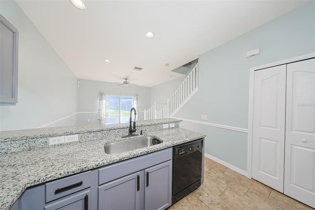 For Sale: $215,000 (2 beds, 2 baths, 1360 Square Feet)