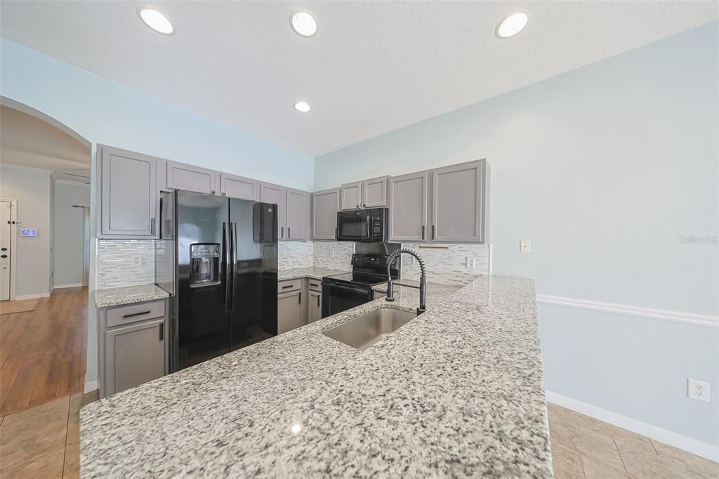 For Sale: $215,000 (2 beds, 2 baths, 1360 Square Feet)