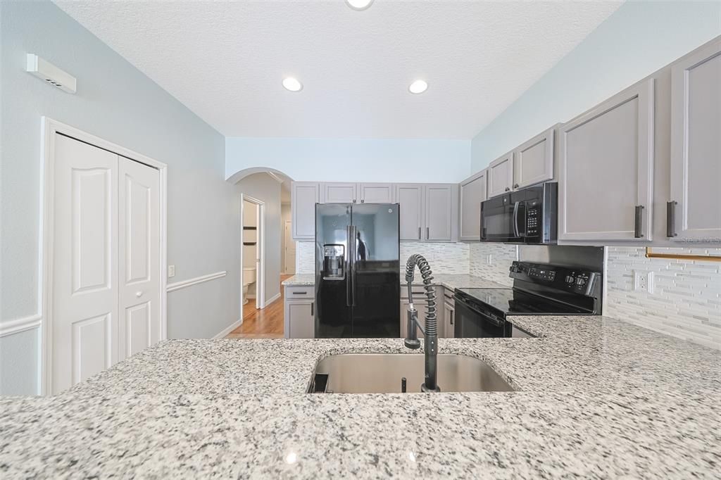 For Sale: $215,000 (2 beds, 2 baths, 1360 Square Feet)