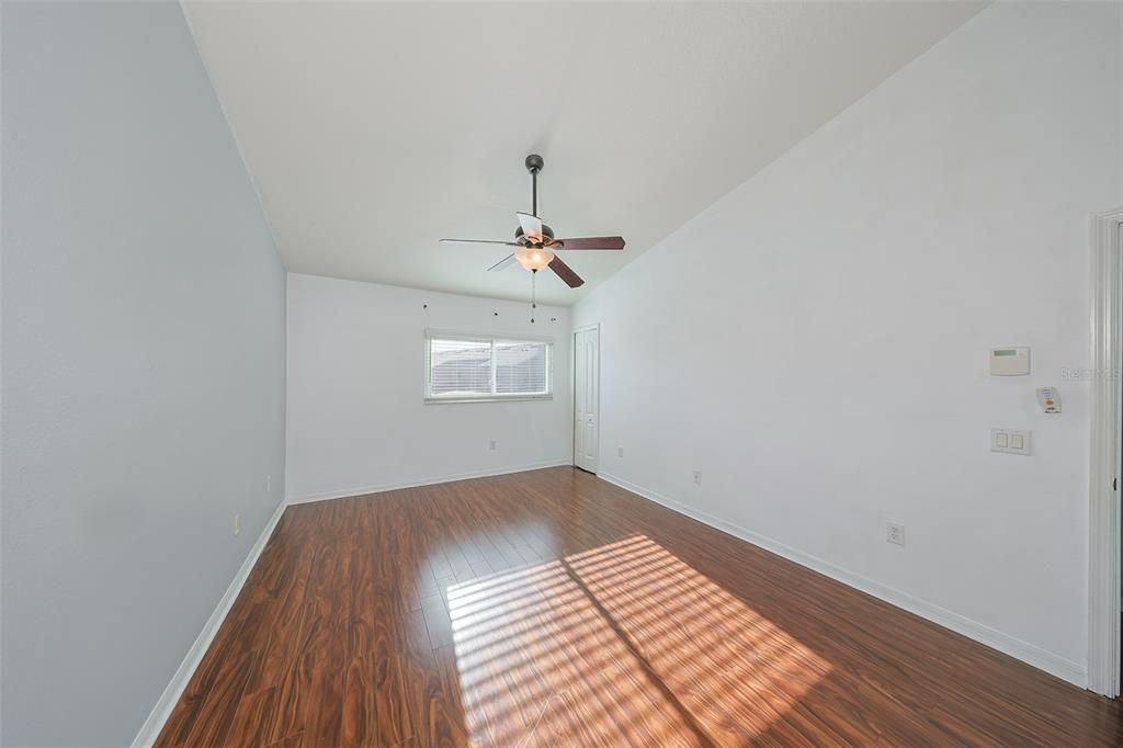 For Sale: $215,000 (2 beds, 2 baths, 1360 Square Feet)