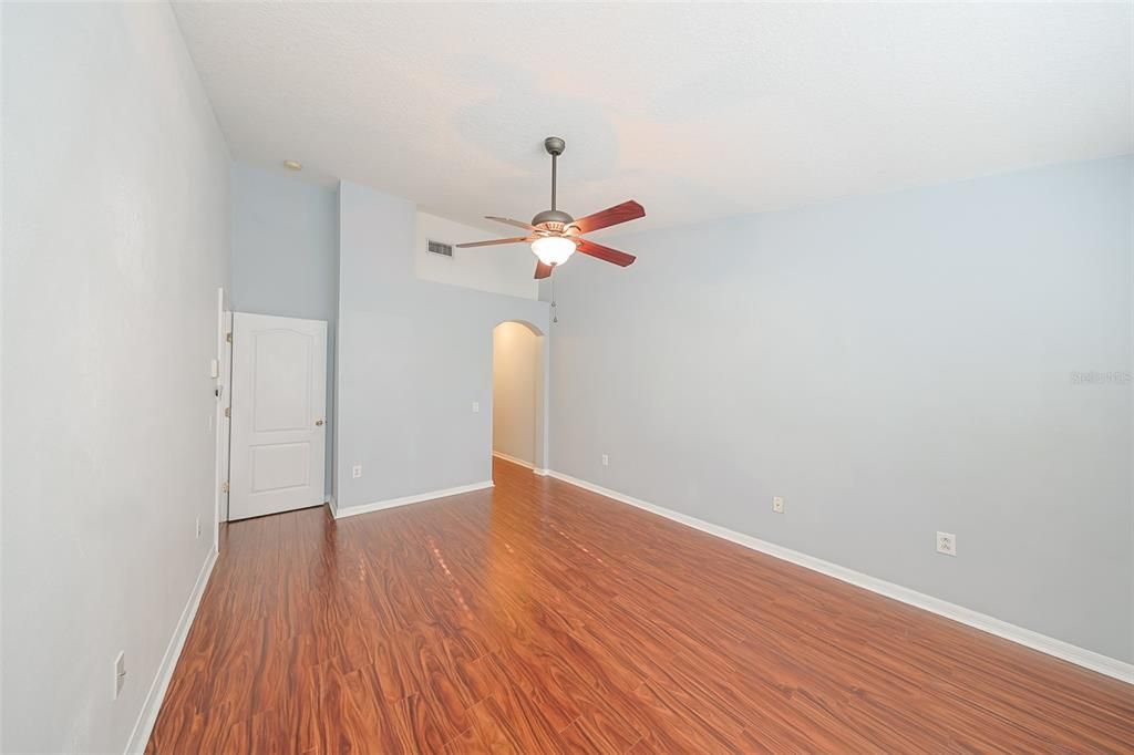 For Sale: $215,000 (2 beds, 2 baths, 1360 Square Feet)