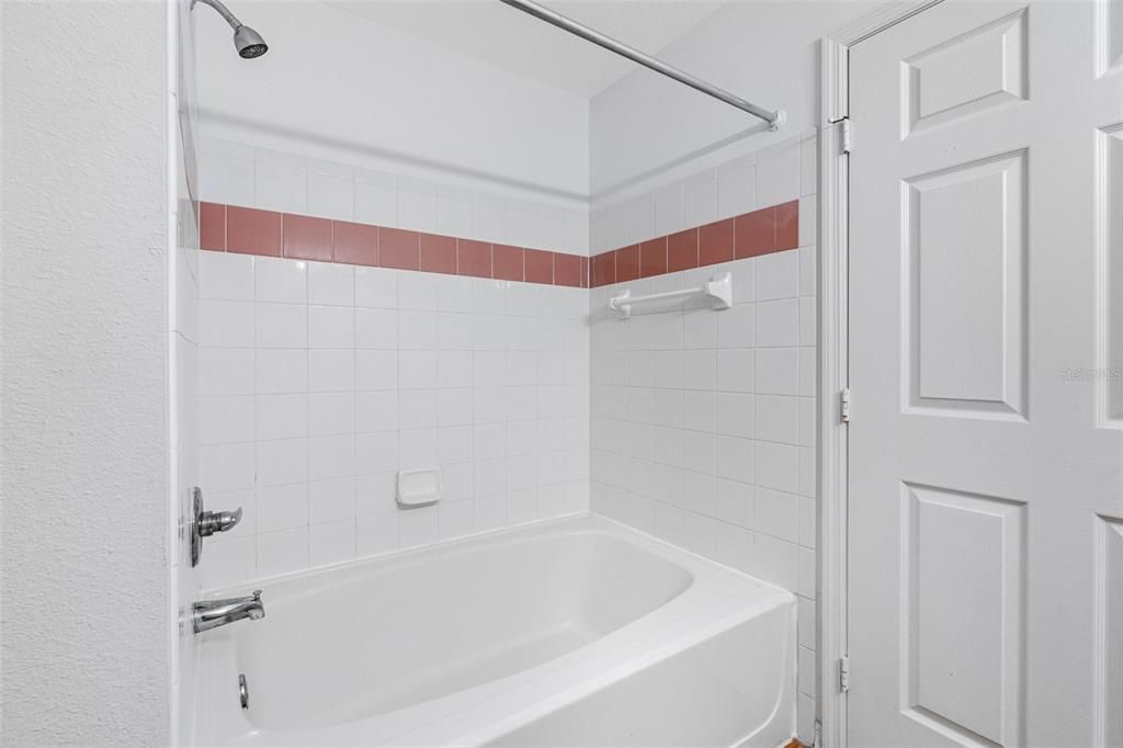 Под контрактом: $219,900 (2 спален, 2 ванн, 1373 Квадратных фут)