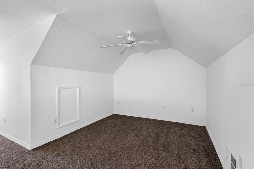 Под контрактом: $219,900 (2 спален, 2 ванн, 1373 Квадратных фут)